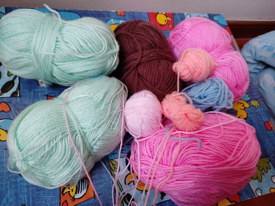 Novelos de lã diversos