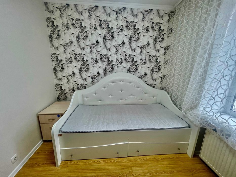 Центр міста! Сучасна 3-х кімн.-студіо. Автономне опалення!