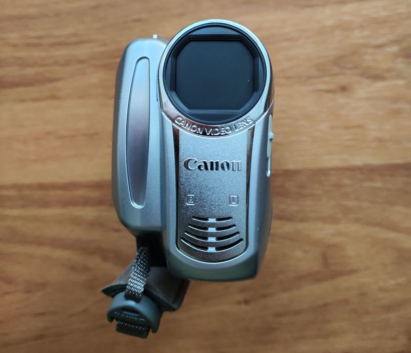 Відеокамера Canon DC201