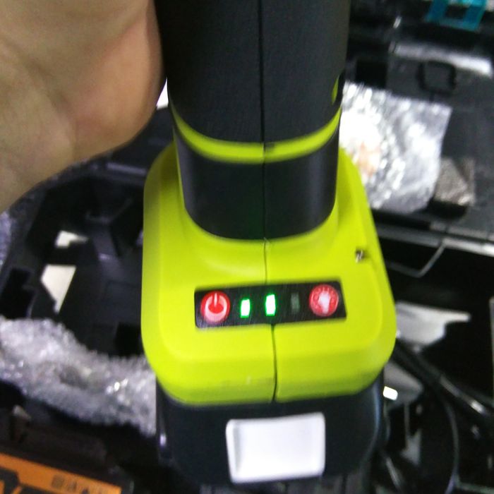 Rebarbadeira c/2  baterias e mala