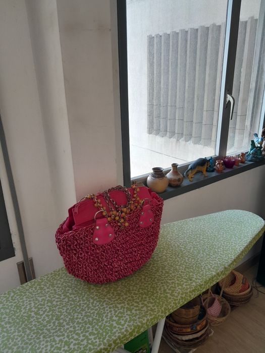 Vendo Mala de Senhora muito bonita como nova