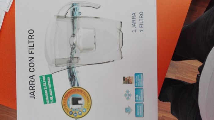 Caneca com filtro para purificar agua