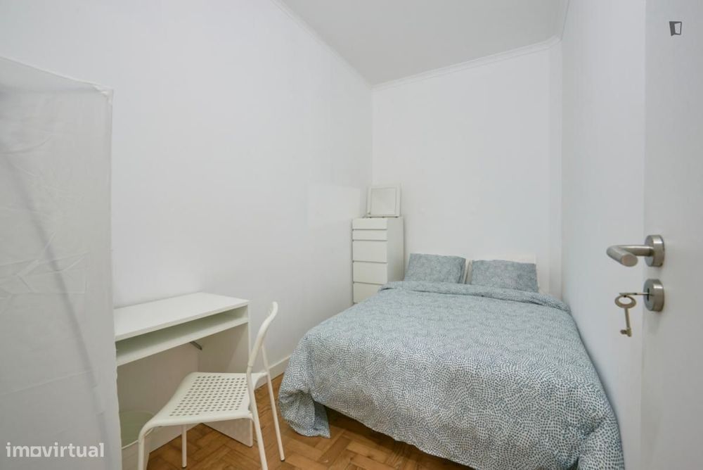 Quarto - localizado em Marquês de Pombal Lisbon