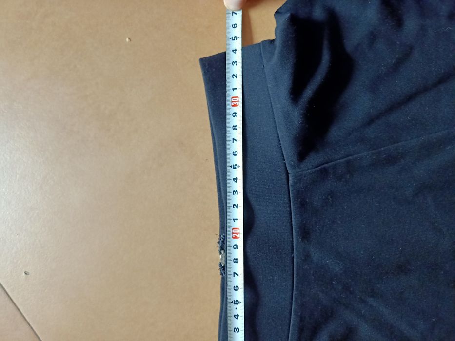 Czarna, krótka spódniczka