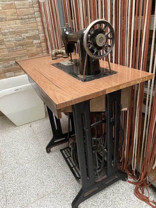 Máquina costura santa susana em muito bom estado