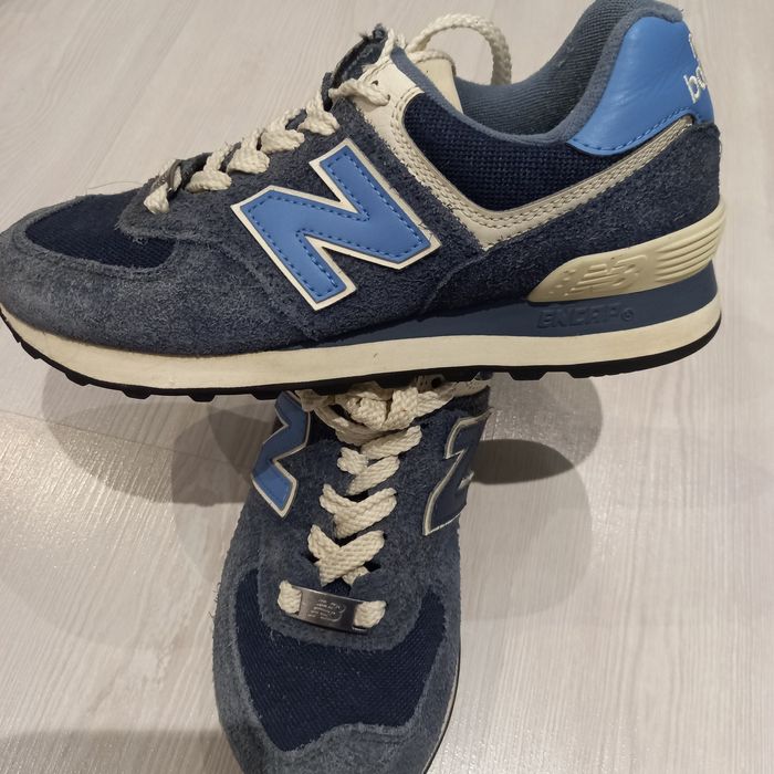 Кроссовки,синие и белые, очень хорошего качества