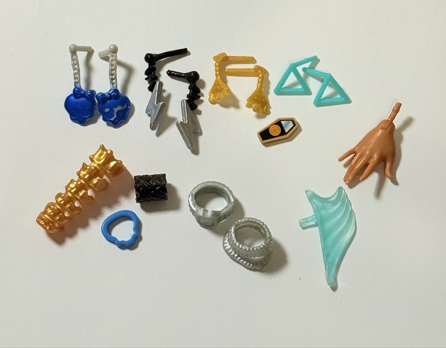 Одяг, аксесуари та запчастини Монстер Хай та Евер Афтер Хай