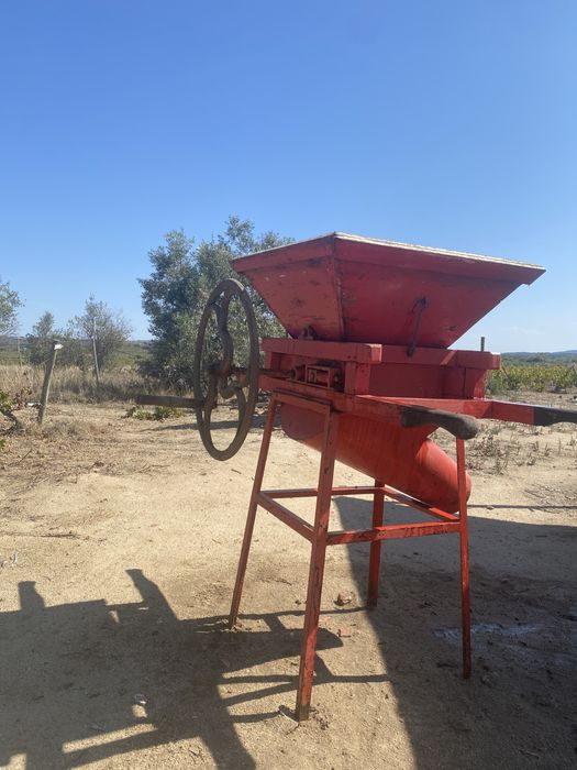 Triturador de uva manual