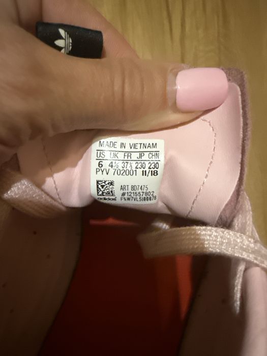 Кросівки adidas жіночі