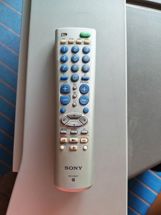 Sony Trinitron KV-32FX66E 32" + Móvel Original | Excelente para Retrogaming