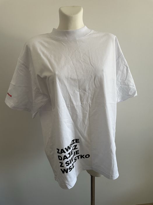 Nowy biały t-shirt uniwersalny