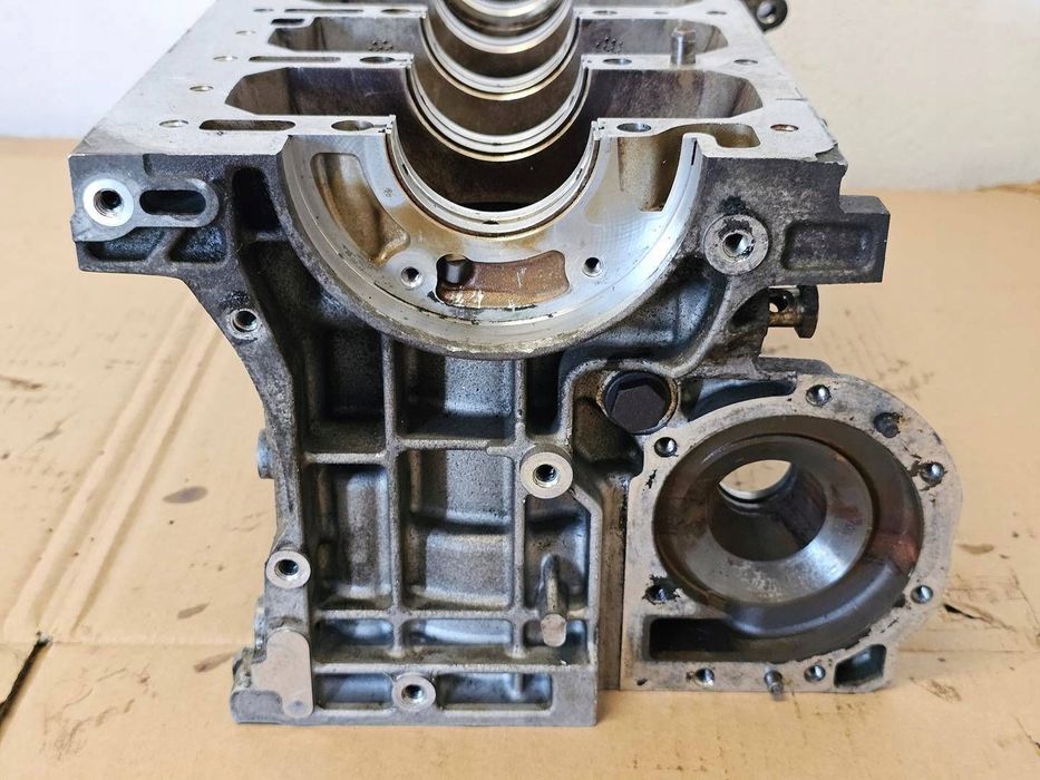 blok silnika volvo s80 v70 xc70 xc60 v50 s40 c30 c70 2.5t 30677776