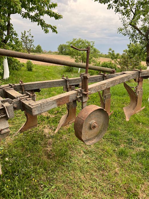 Плуг  4х25 корпусний