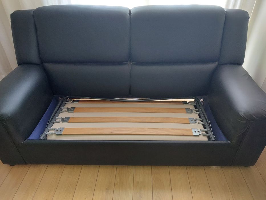 Sofá cama de 2 lugares em preto