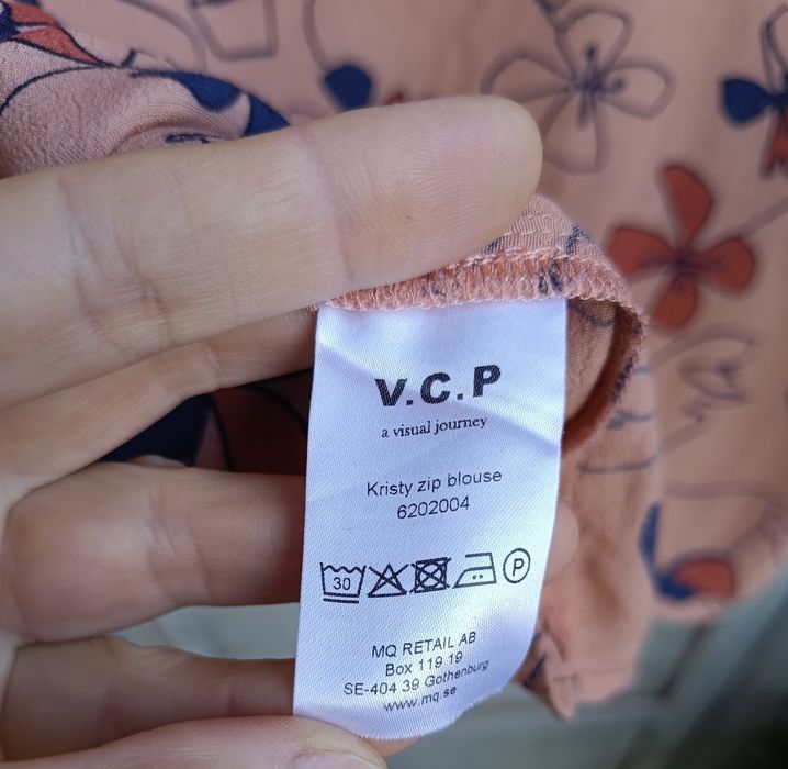 Bluzka M L biust 52x2 viscose art-to-wear line art modern retro