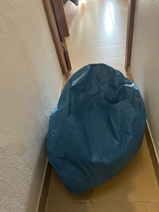 Puff azul usado em bom estado