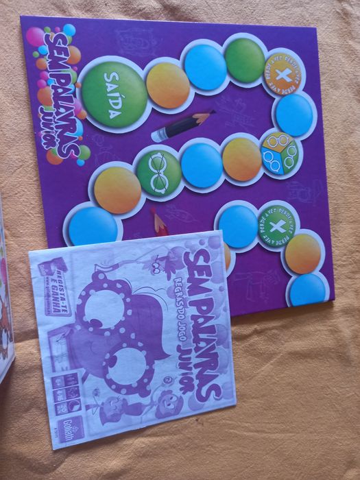 Jogo tabuleiro " Sem Palavras"