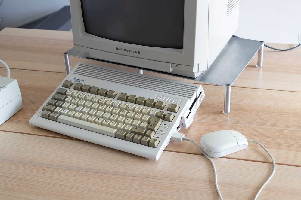 Komputer Amiga 600 , zasilacz, mysz, komplet, HDD