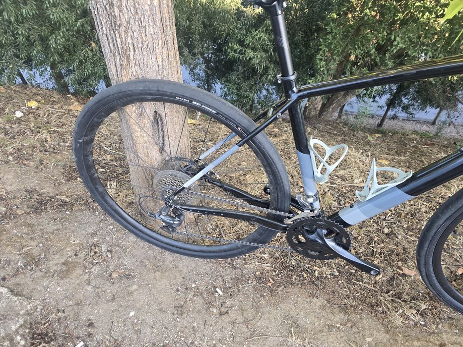 Felt de gravel  M 8x2v em bom estado