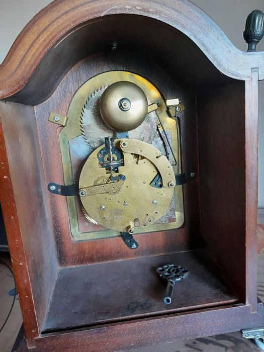 Zegar kominkowy z fazami księżyca