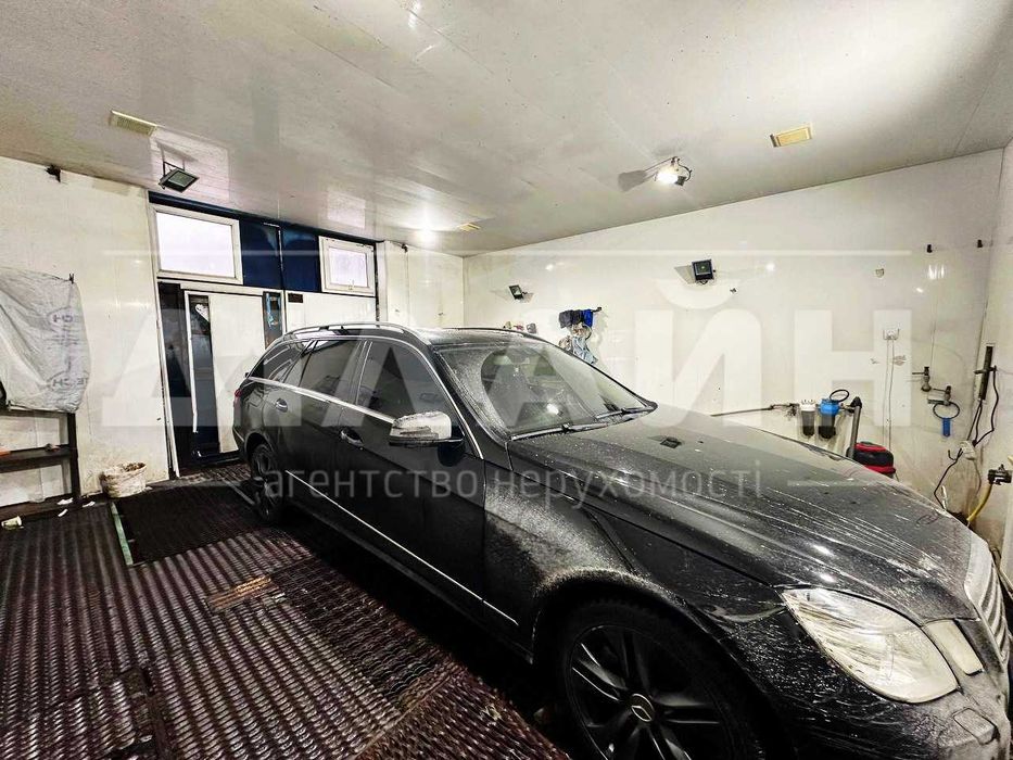 СТО та Автомагазин на інтенсивному трафіку, поряд із трасою М-18.