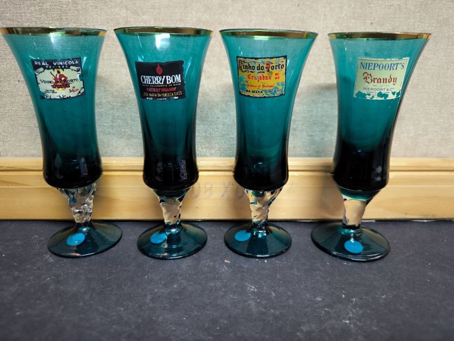 4 Copas de Licor - Vidro Verde Escuro