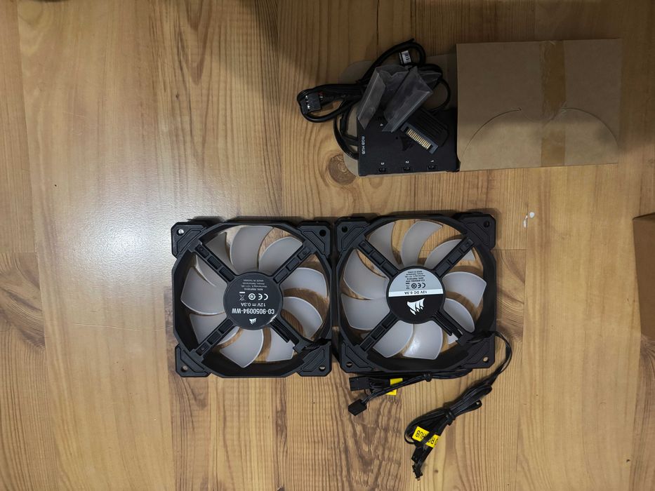 2x wentylatory Corsair SP120 Pro + kontroler lightning node core