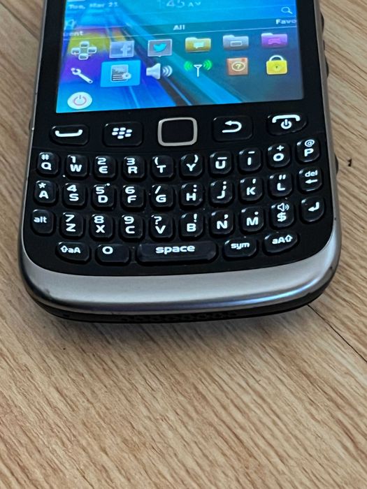 BlackBerry Curve 9320