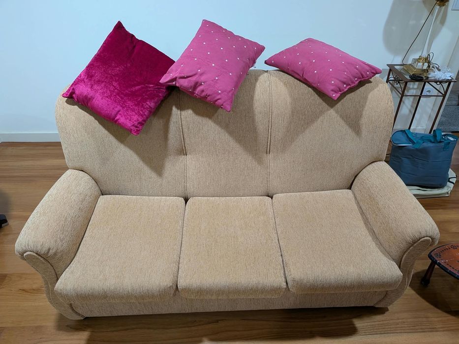 Sofá 3 Lugares Bege Compacto (170x100 cm) + Almofadas de Oferta - Excelente Estado