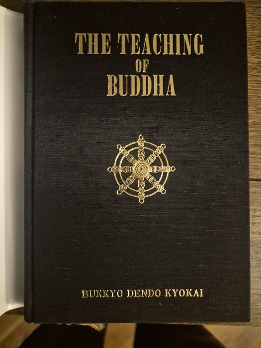 Ksiazka po angielsku w twardej oprawie The teaching of Budda. Jak nowa.