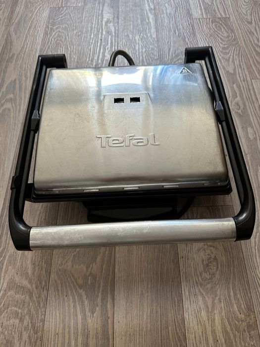 Гриль Tefal в робочому стані