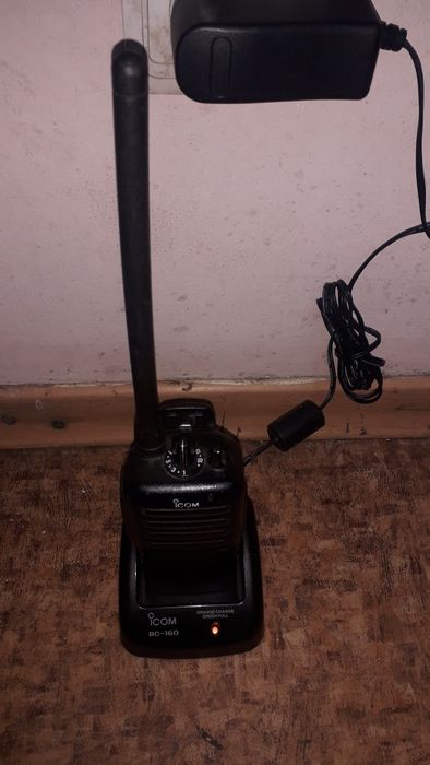 Портативная рация icom F16