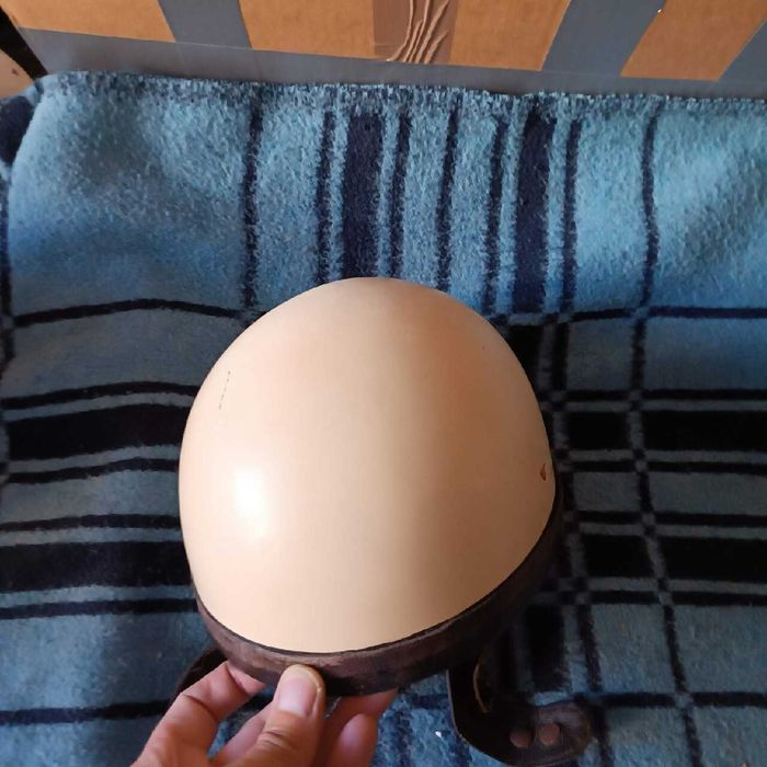 Kask Orzeszek z epoki PRL-u z odpinanym frasunkiem