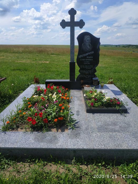 Вироби з граніту стели на пам'ятники