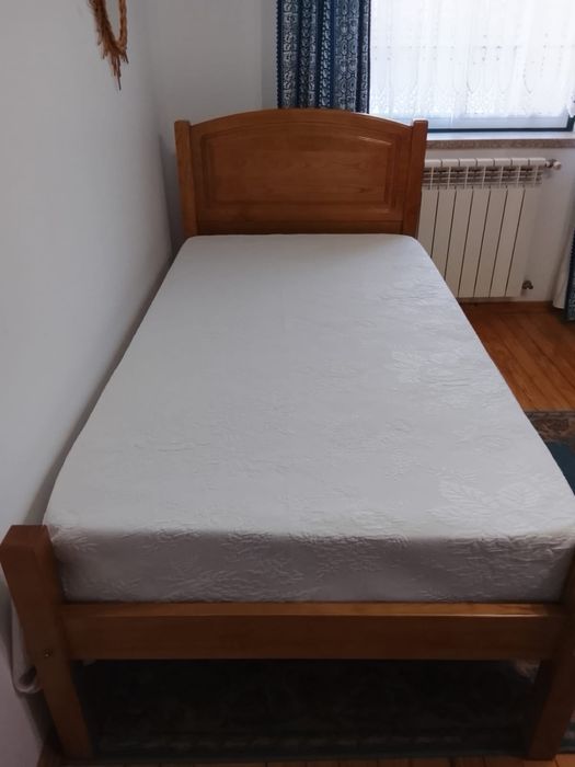 Cama individual em Madeira