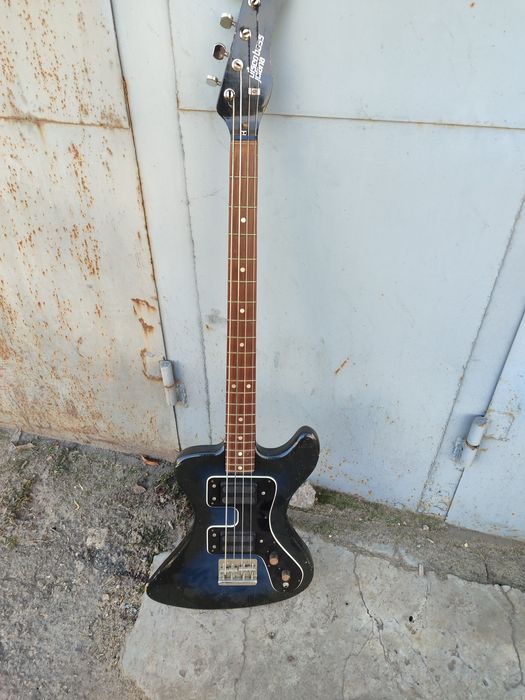 Продам бас-гитару