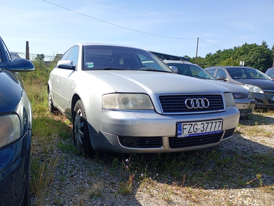Audi A6 sedan   .