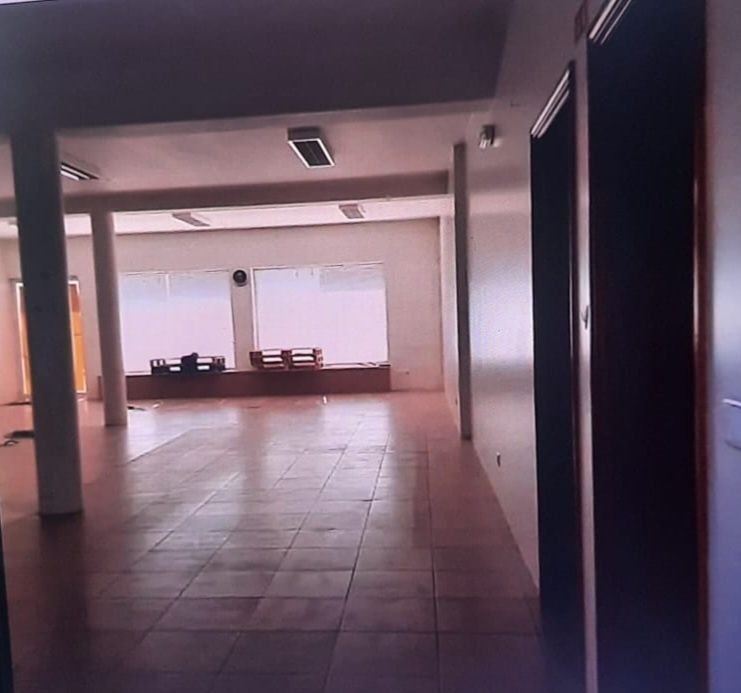 Aluga-se loja em Sobreira - Paredes