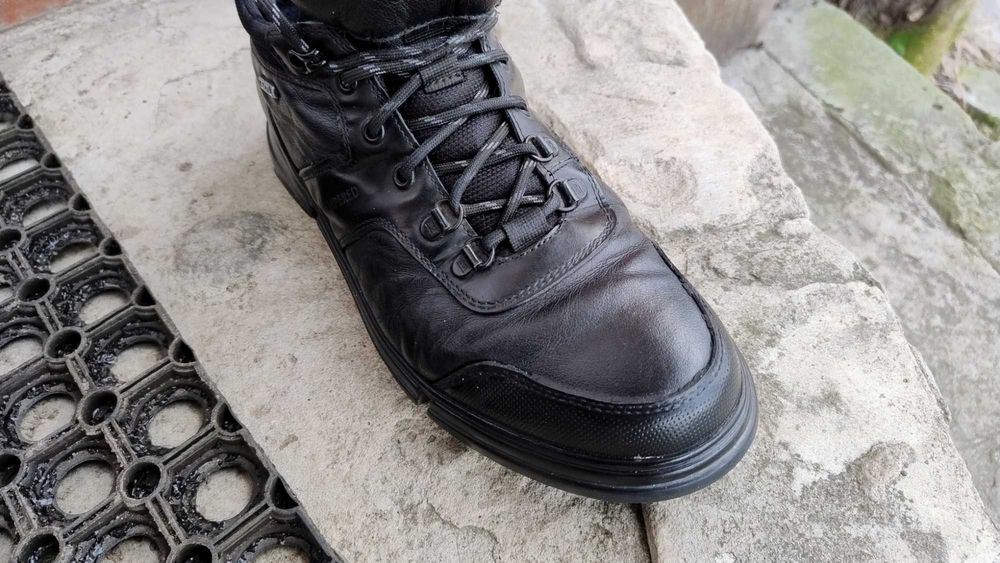 Продам зимові ботинки чоловічі