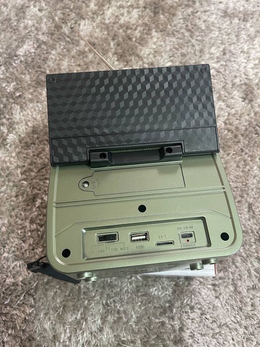 Solar and Rechargeable Radio, New64752120195586122