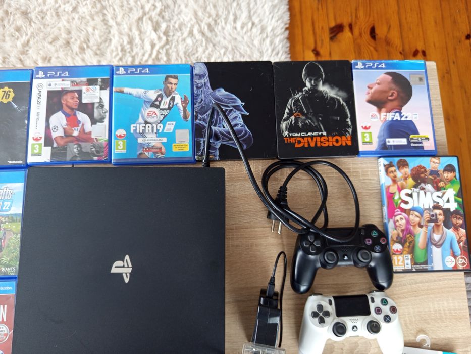 Konsola Sony PlayStation4 PRO 2 pady