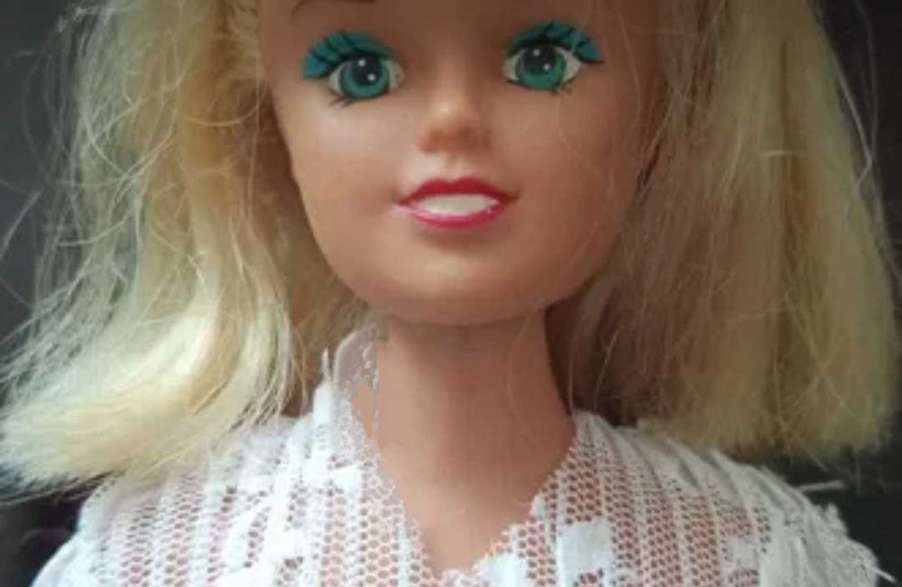2 Bonecas linda e  barbie 10€ cada