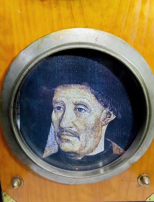 Retábulo estilo náutico a retratar os descobrimentos que Portugal ofereceu ao mundo.