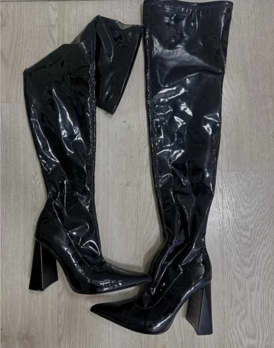 Лакові чорні ботфорти zara