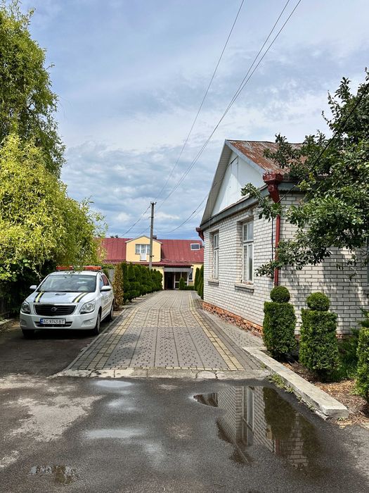 2 будинки+виробниче двоповерхове приміщення на території