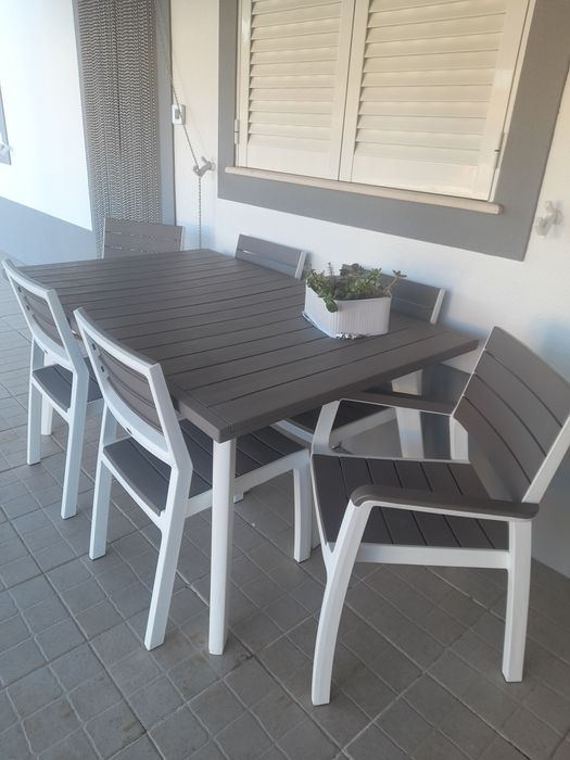 mesa de jardim extensível com 6 cadeiras praticamente nova