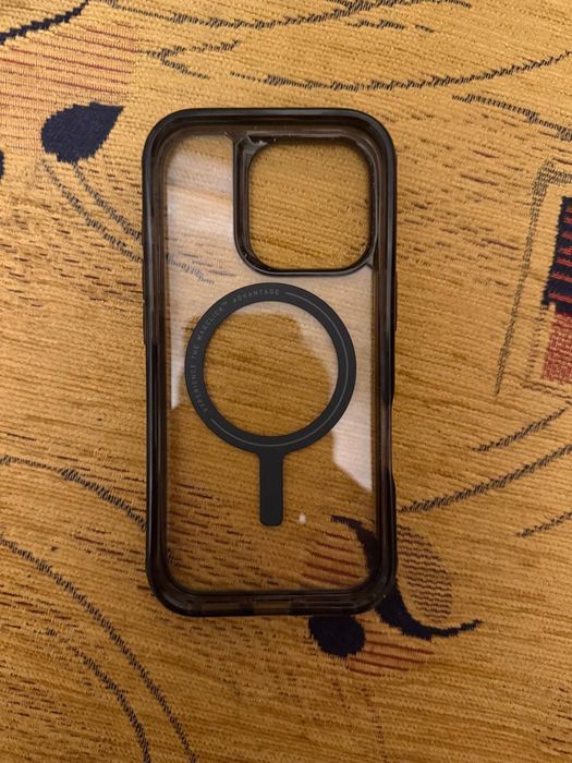 Чехол UNIQ Iphone 16pro