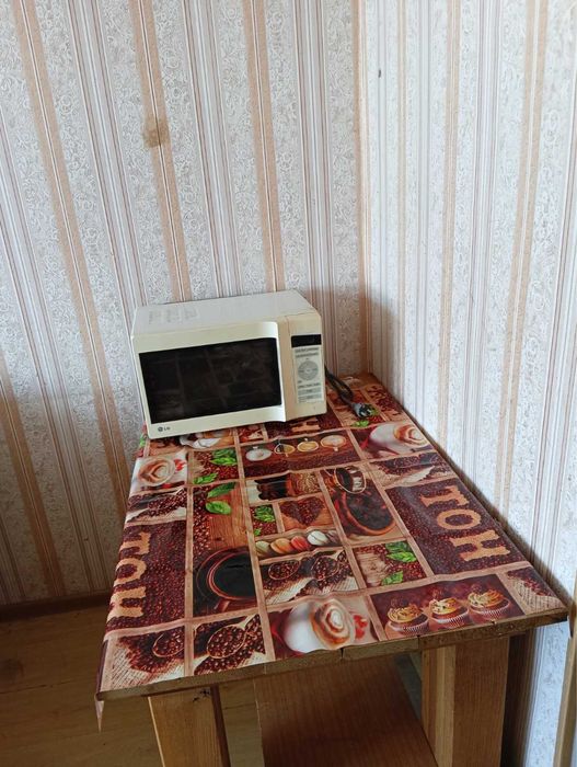 Продаж кімнати в гуртожитку на Площі Польовій 14, 7/9 цегляний будинок