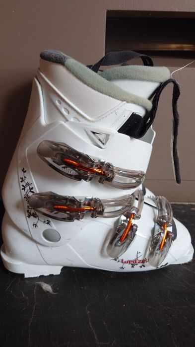 Ski: botas 40-41 e capacete UVEX L-XL - em muito bom estado