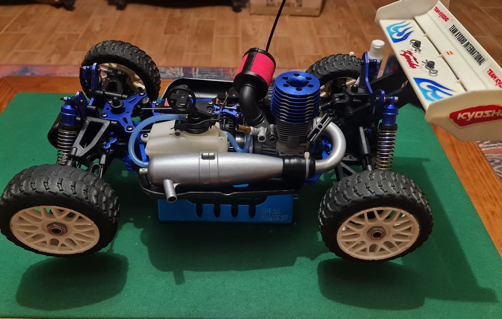 R/C Kyosho Inferno, 4WD escla 1:8